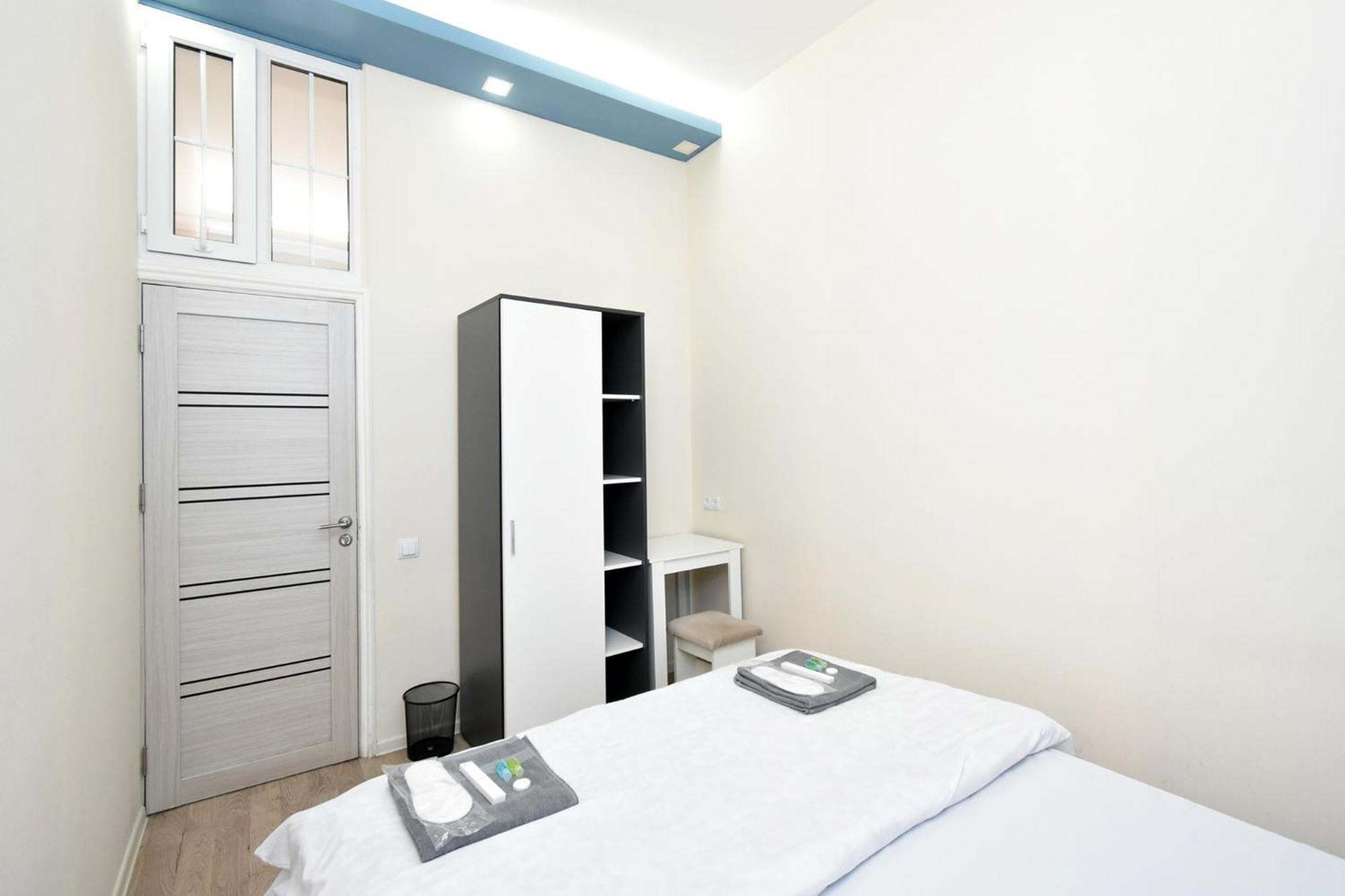 Aaaa Hotel Ереван Екстериор снимка